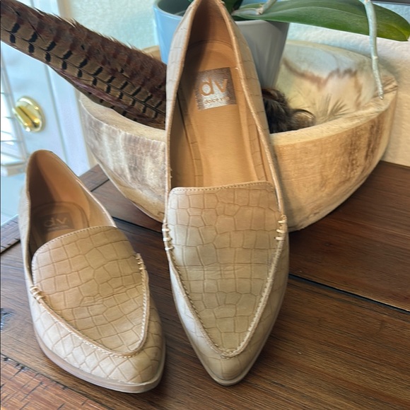 DV by Dolce Vita Island Loafer Flats with Pointed Toe and Crocodile Texture - Picture 5 of 7